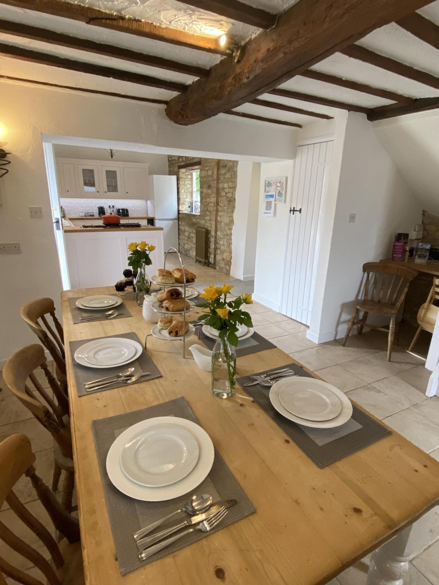 The Old Coach House Villa Witney Exteriör bild