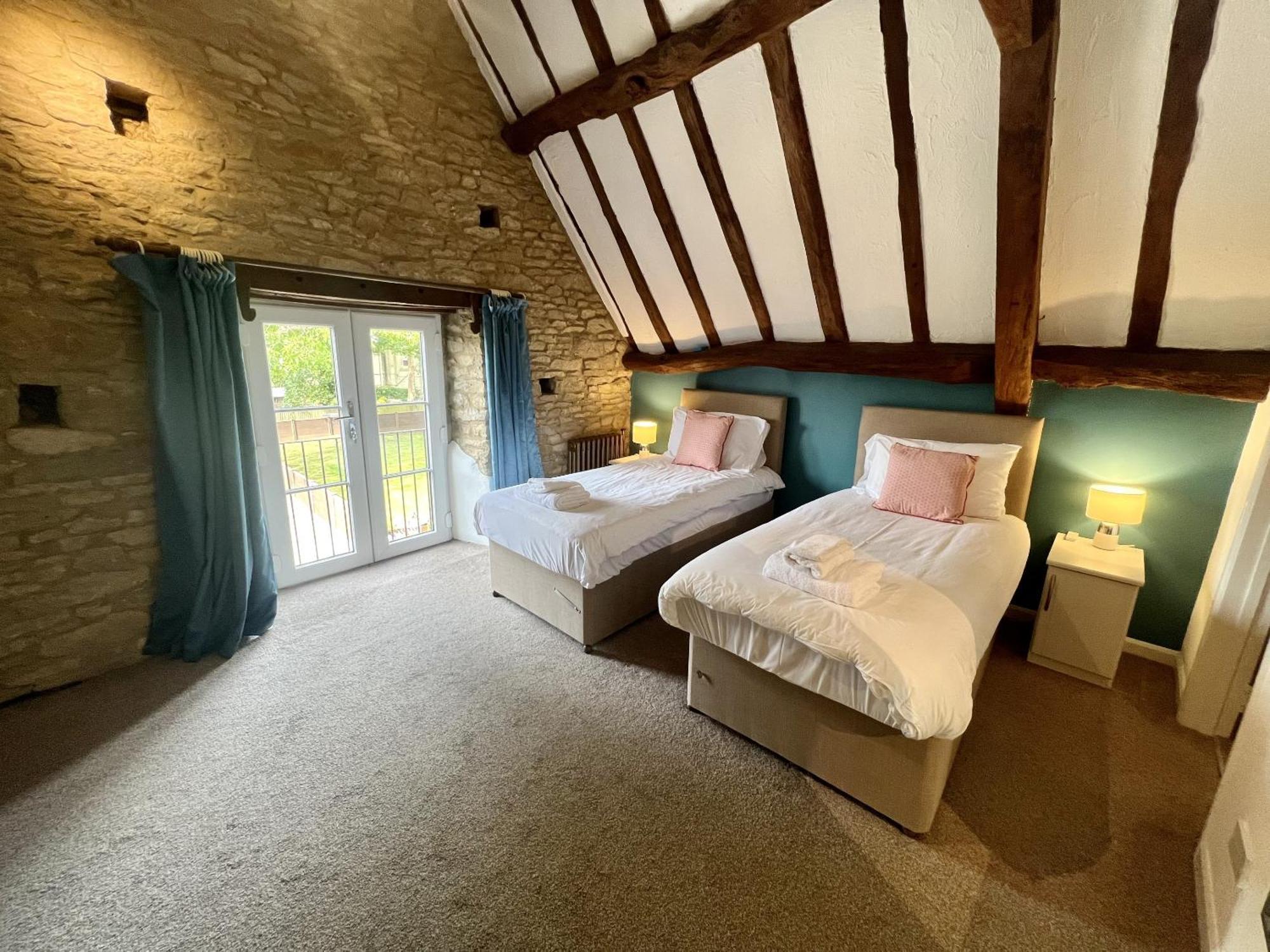 The Old Coach House Villa Witney Exteriör bild